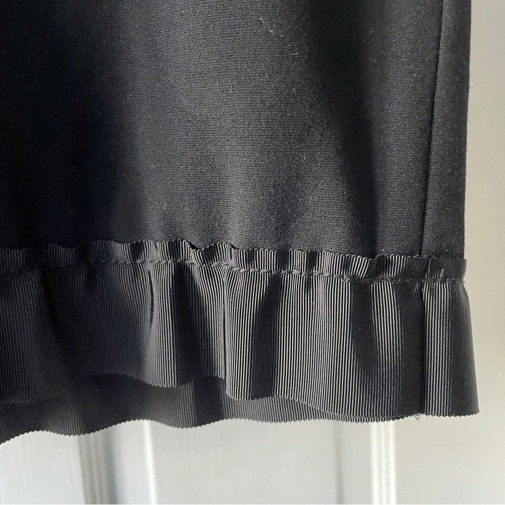 Ann Taylor Black Stretch Pencil Skirt Ruffled Hem Size 10